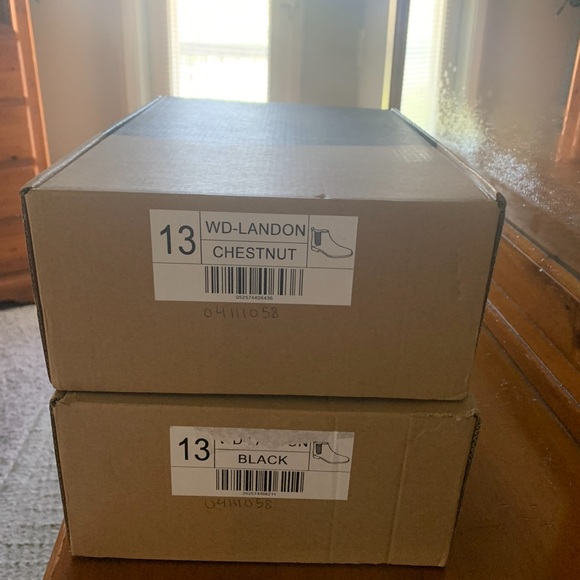 Brand new pair of brown Chelsea boots size 13 never worn - Picture 3 of 3